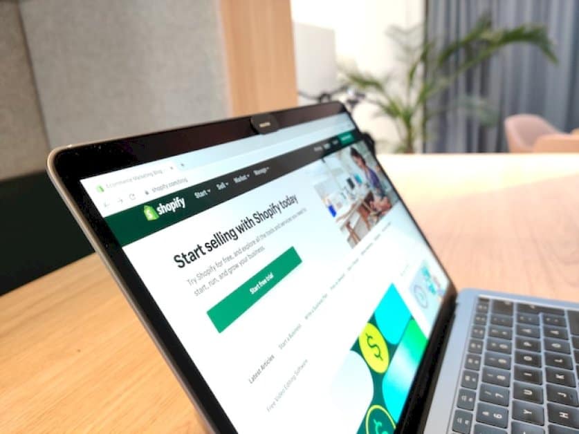 how-to-build-your-own-website-with-shopify-website-builder-&-best-practices