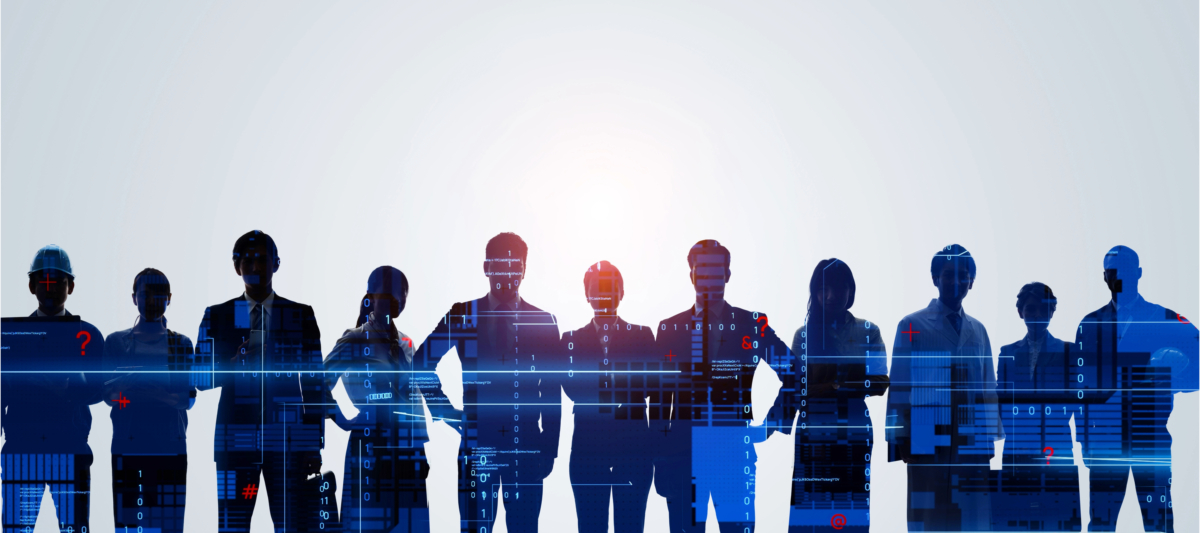Silhouette di undici persone in piedi una accanto all'altra con elementi digitali e grafica blu sovrapposti, su uno sfondo sfumato, a rappresentare un team unito di esperti Amazon PPC concentrati sulla strategia di eCommerce.