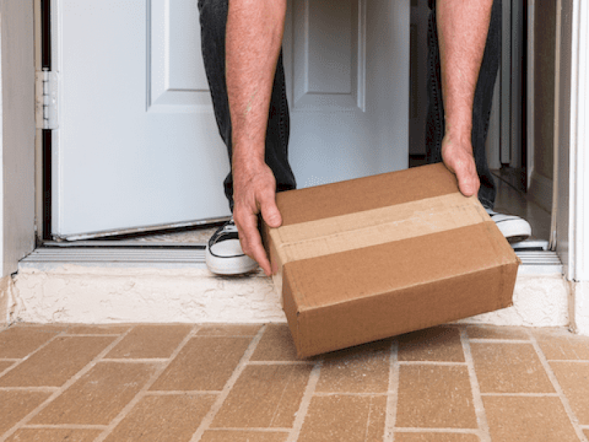 what’s-the-difference-between-shipping-and-delivery?-an-ecommerce-guide