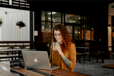 how-to-make-money-on-shopify:-12-ideas-to-try-in-2025