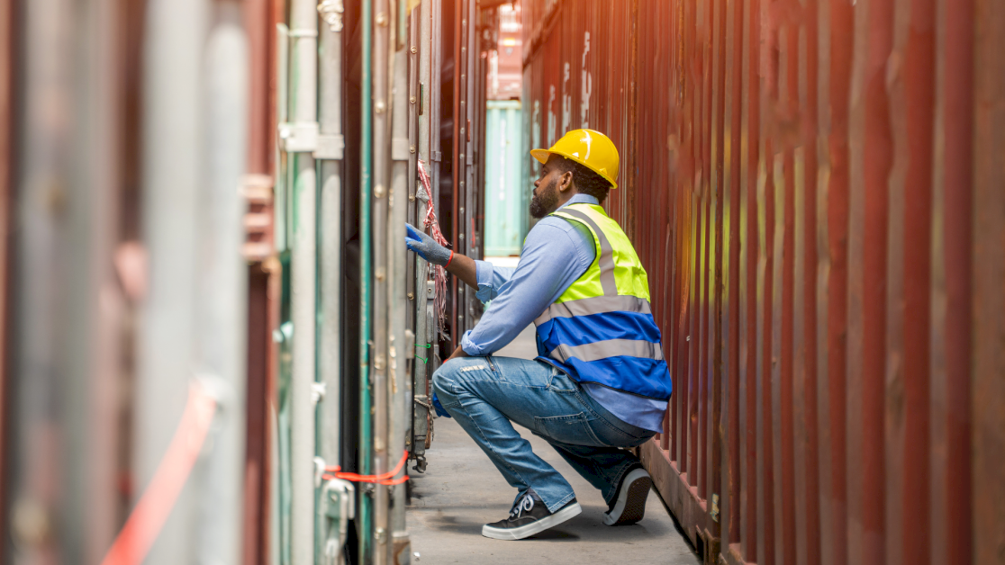 the-complete-guide-to-risk-management-in-logistics:-best-practices-&-industry-tips 