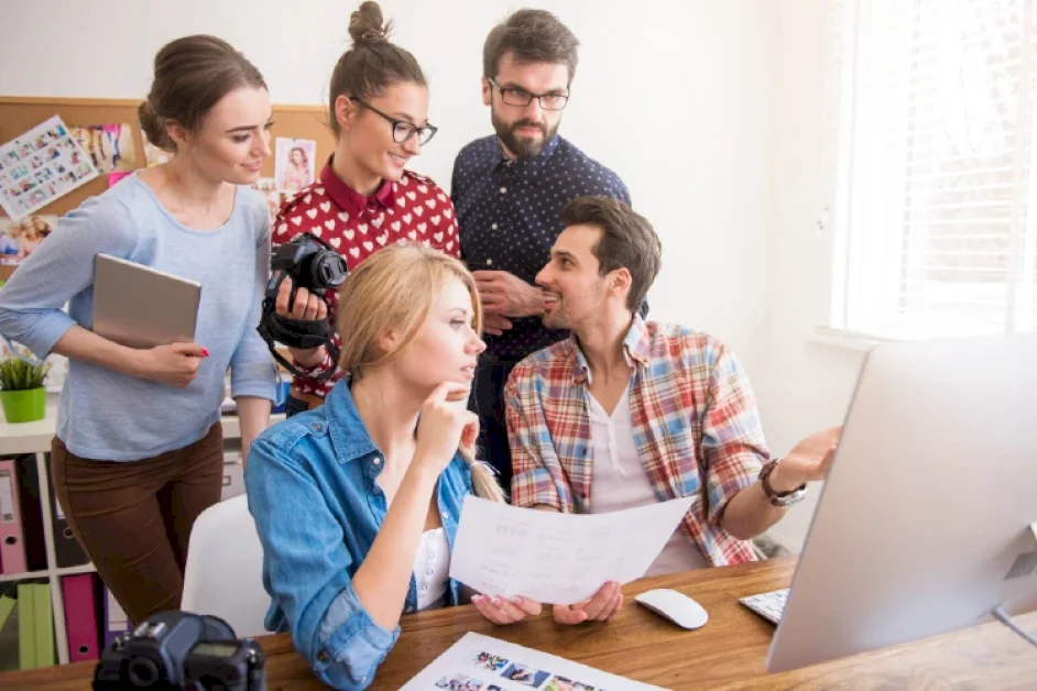 nano-vs-micro-influencers-in-2025:-which-should-your-brand-choose?