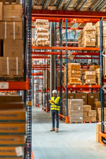 how-do-warehouse-aisles-work?-use-cases-+-how-to-calculate-warehouse-aisle-width 