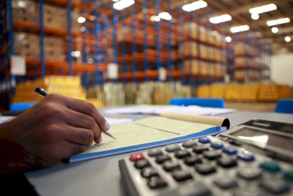 how-to-keep-on-top-of-3pl-performance:-track-these-kpis-&-metrics