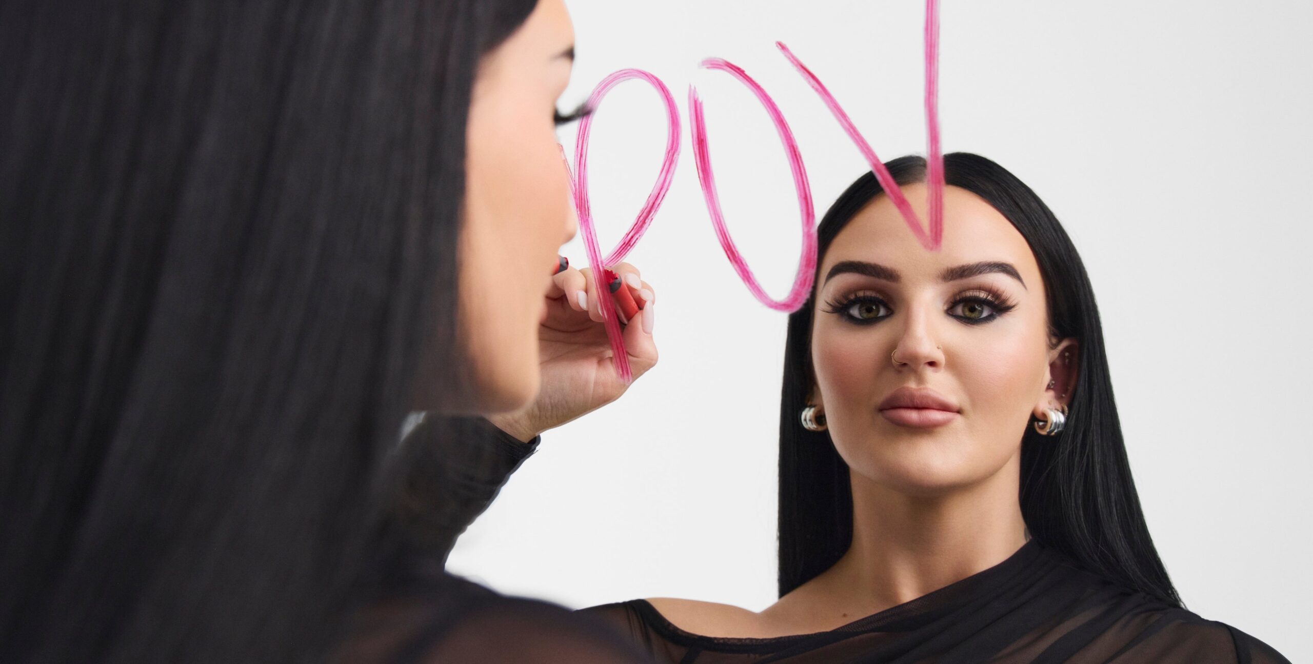 Bagaimana Dua Pendiri Memanfaatkan Kekuatan Komunitas untuk Meluncurkan Merek Pertama di Jenisnya