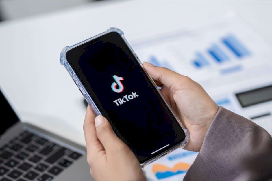 tiktok-business-account-vs-personal-account:-2026-comparison-guide