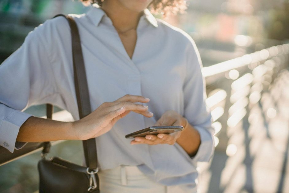 how-trendjacking-marketing-drives-e-commerce-sales-in-2025