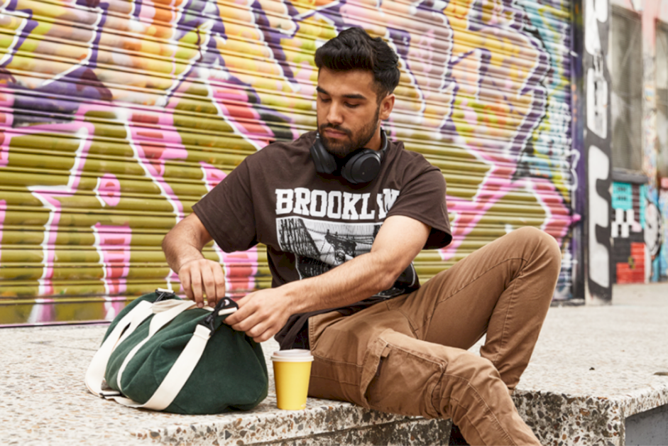 how-to-sell-t-shirts-on-etsy:-your-5-step-guide-(with-expert-tips)