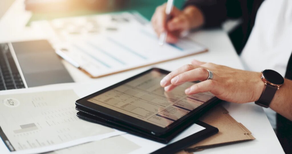 How To Create An Inventory List In 6 Steps (With Examples & Templates ...