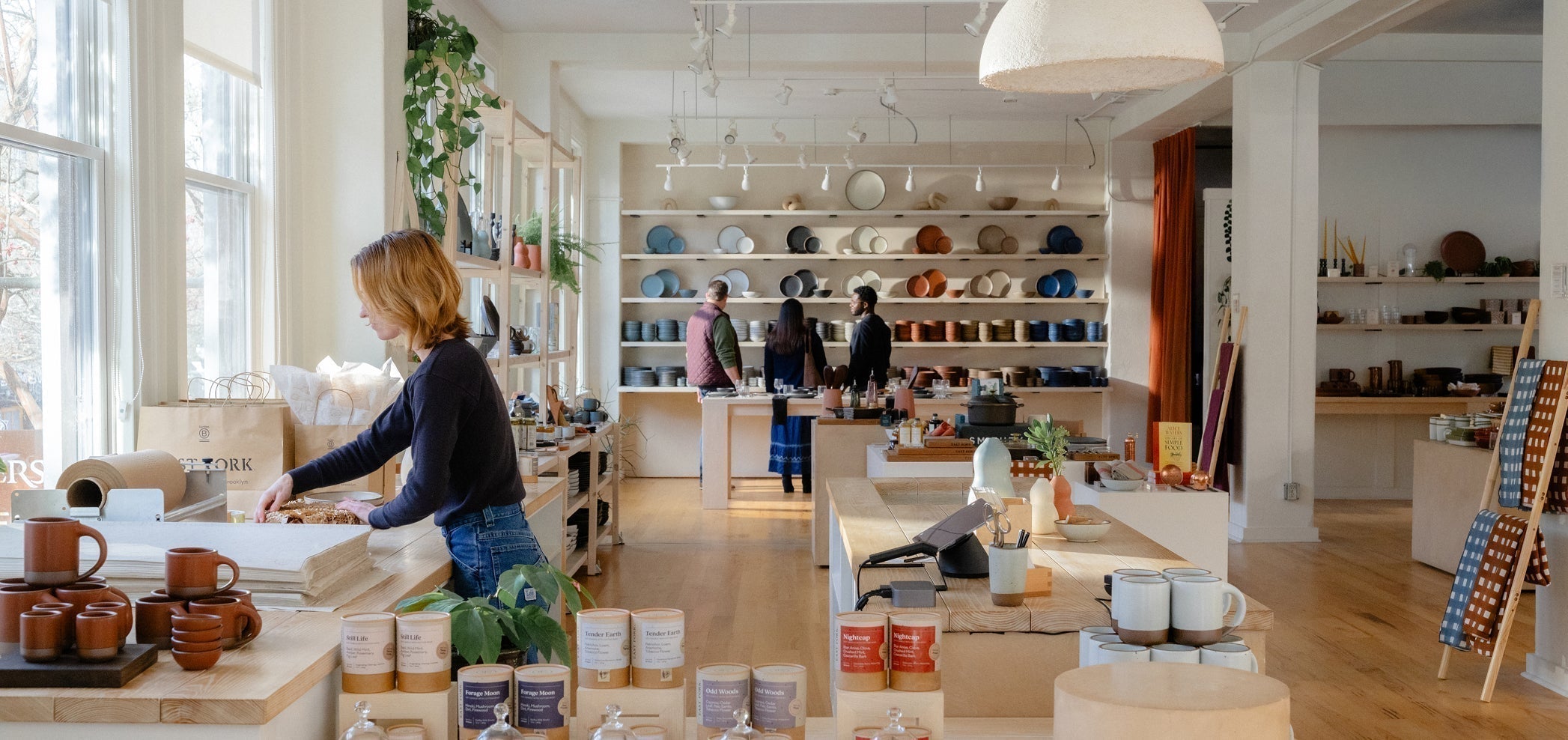 Podsumowanie sprzedaży detalicznej Shopify (luty 2026 – wersja 10.20 i 11.0)