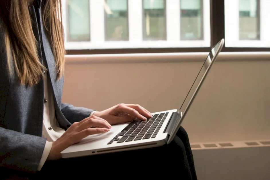8 Financial Outsourcing Lessons Ecommerce Brands Can Use To Scale Smarter
